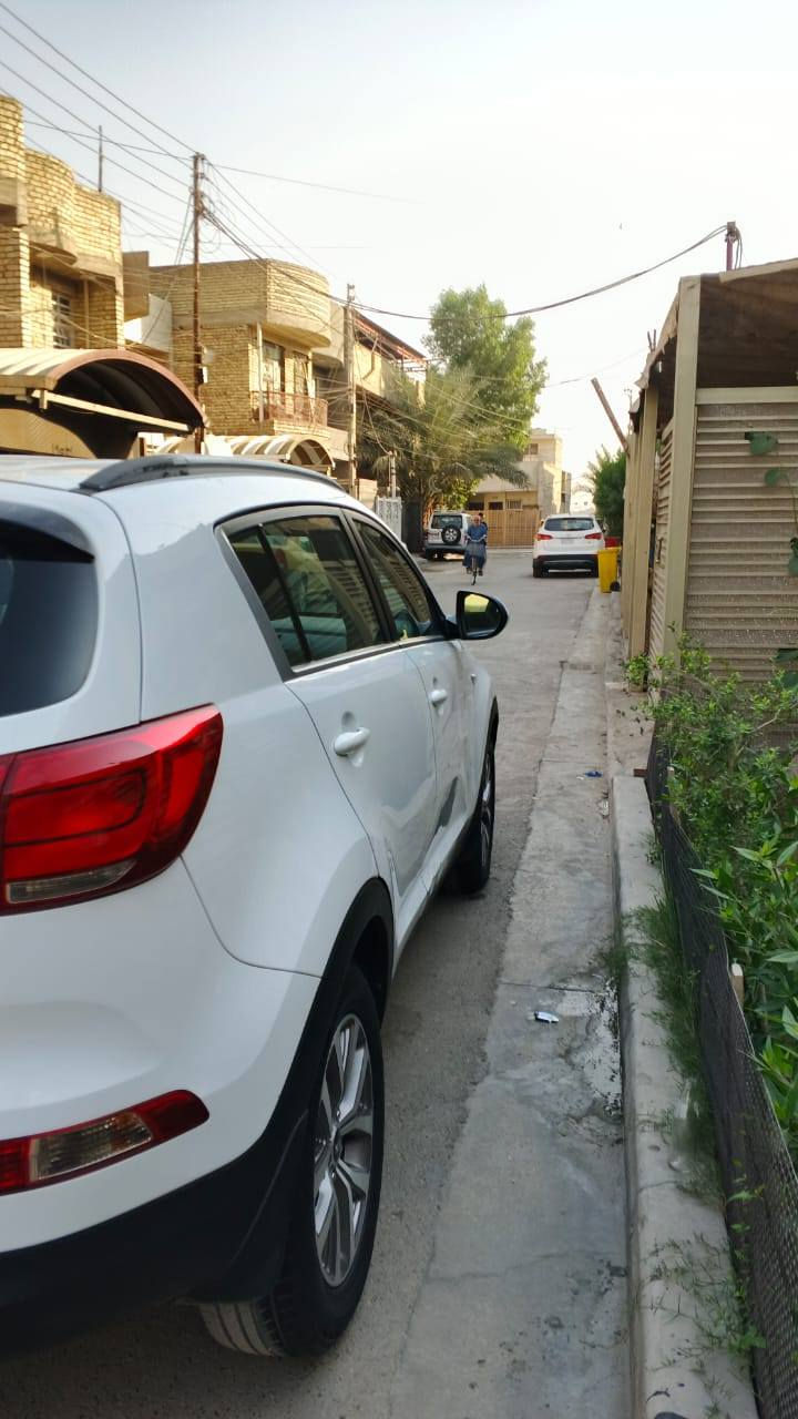 السلام عليكم للبيع كيا سبورتج 2016 خليجي سيارة مكفولة من الصبغ والضربة بيهة باب الصدر رصعة معدلة عل البارد سيارة جديدة جدا جدا ماشية 150الف حقيقي موصفات سيارة عادية والسعر 165 ورقة المكان الكرادة الرقم ***********
