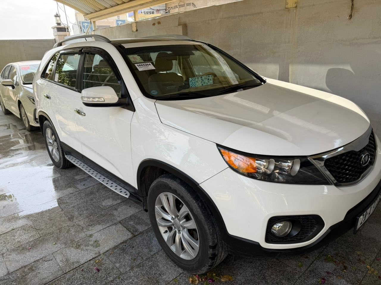 كيا سورنتو 2011 "خليجي" - فول مواصفات - عائلية بامتياز 🚗✨
الوصف:
للبيع سيارة كيا سورنتو موديل 2011،  رقم سليمانية  وارد خليجي  سيارة مال بيت ونظيفة جداً وجاهزة من كل النواحي 
.
المواصفات:
• المحرك: 6 سلندر، قوة وعزم عالي.
• السعة: 7 راكب (3 قطع تبريد ثلج ❄️، التبريد المركزي يوصل لآخر ستاي).
• الإضافات: فول مواصفات (فتحة سقف بانوراما ، كراسي جلد، تحكم ستيرن، حساسات..) عدا البصمة.
• الحالة: نظيفة جداً، 
الضرر  (صبغ باب واحد فقط، وتعديل بارد بالجاملغ الخلفي، وفابلون كصة بنيد). الشغل جداً نظيف 
.
.

السعر المطلوب 140 ورقة ($14,000)، وبيها مجال طيب للجادين بعد المعاينة والفحص.
📍 المكان السيارة:( أنبار / الرمادي )
📞 للتواصل والاستفسار: [***********]
