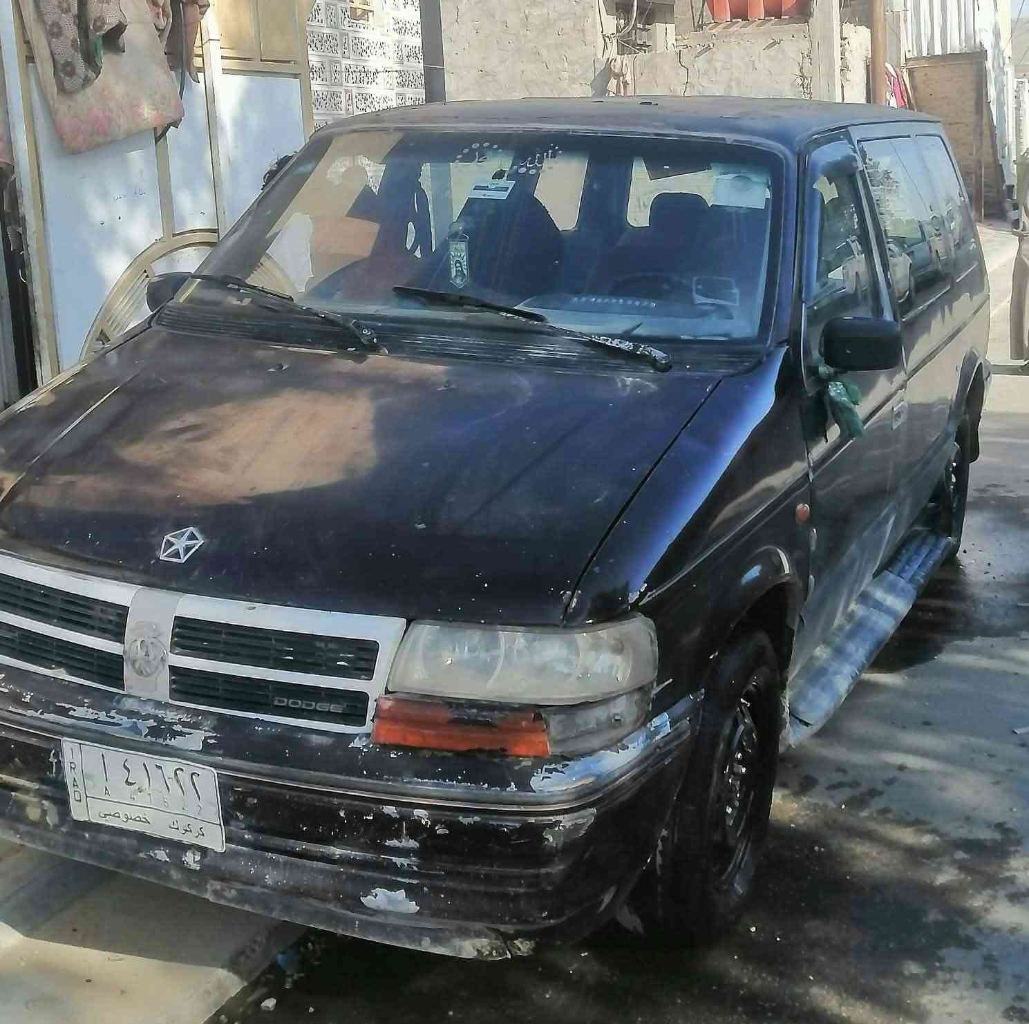 كرايسلر صالون احمر ماروني
موديل ١٩٩١
باسمي مداور مباشر 
استلام ارقام انكليزي مباشر  

محرك وكير كامري ما بيها اي نقص 
سياره تراي وين متريد. يرادلها فقط ترتيب خارجي 
السعر ٢٨ ورقه وبيها مجال قليل 
عنواني كربلاء 
***********
