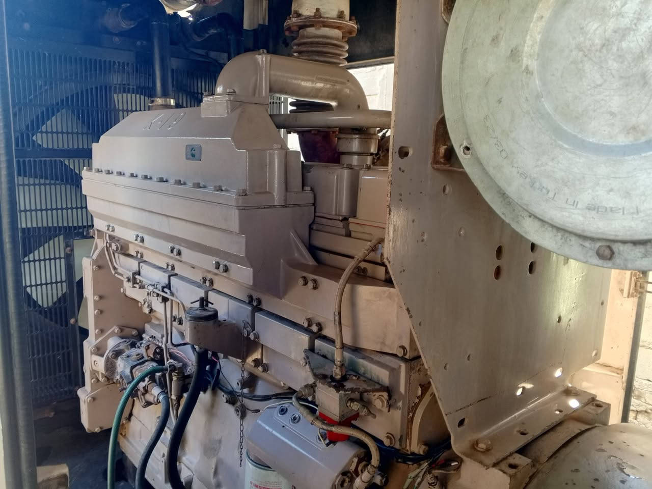 مولده كمنزجديد 6وربع k19توليد 600 كاتم انجكتر زيتي تشغيل اوتو شاشه مامشتغل بلعراق امريكي الاتصال ***********
