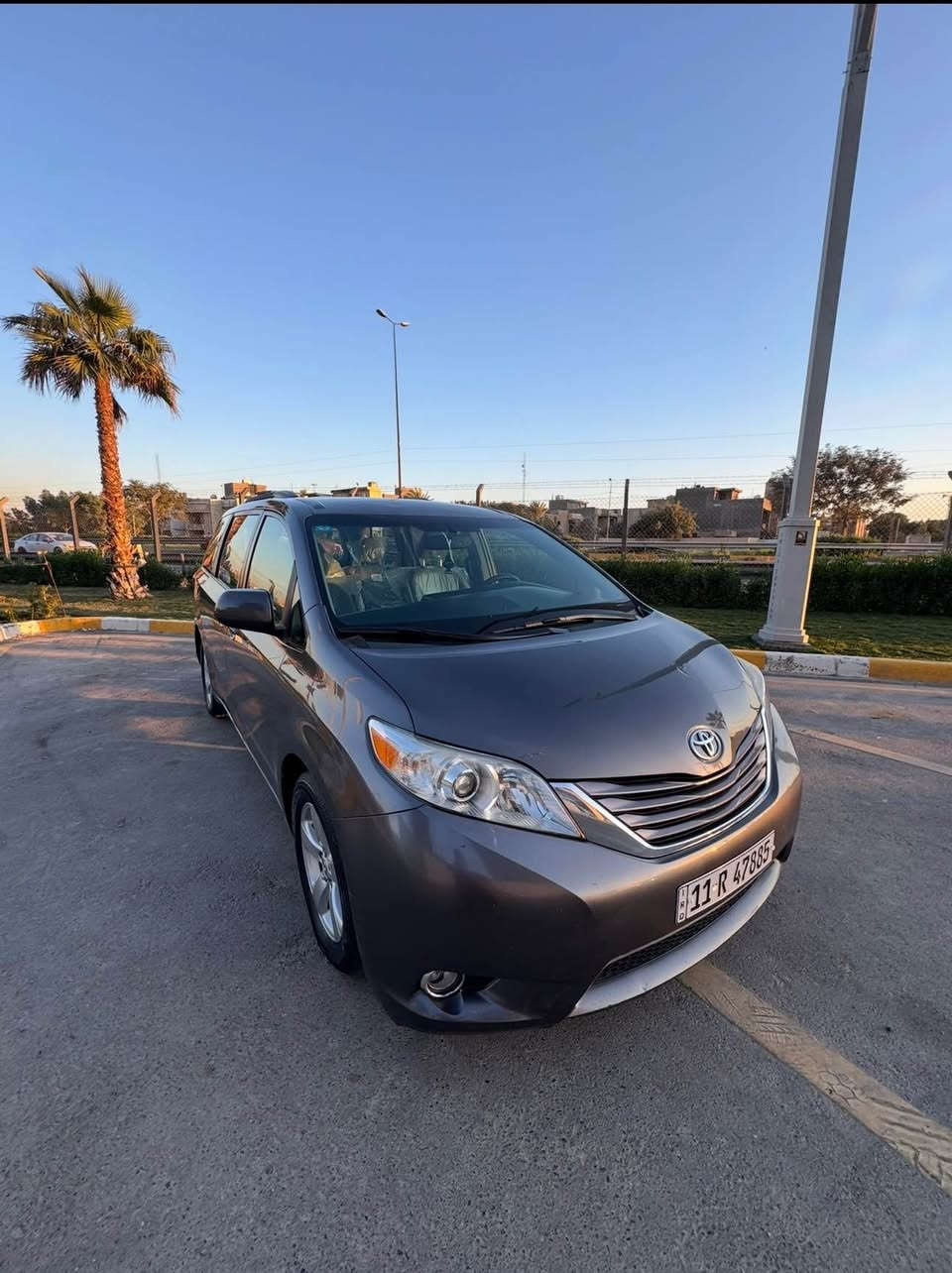 بسم الله الرحمن الرحيم 
        «للبيع فقط»
 TOYOTA SIENNA 2015  
السيارة مخزنة ماشية 57 الف فقط 
شرط الفحص وين ميعجبك——

كلين تايتل – مكفول من كلشي ✅
الكتلوكات والسويج الاحتياط والعده كله وياه
صور امريكا والكارفاكس مرفقة بل صور
بيه فقط بل عراق مضروبة 
طابوكه بل بنيد ومصلحة عله كده
موضحه بل صور
وبيه مكانات pdr

الفئة: LE موصفات عادية 
* شاشة 
* كامرة خلفية 
* شاشة اعطال
* تحكم ستيرن جهتين
* كروز سرعة
* ابواب سلايت كهرباء
* كشن السائق كهرباء 
* تبريد 3 قطع
* 7 راكب
* لايت اوتو + نهاري
* كشافات ضباب

حجم المحرك: 3.5 لتر V6 قوي 💪
كير اوتو ماتيك + سبوت 6 سرعات🔥

رقم بغداد + سنوية + هزه كله جديد جاهز✅

—— مسويله ادامه كامله دهن + فلاتر 
نوزلات بلكات فلتر فيت بم تخم تايرات
الصدر كله بلادي 100‎%‎ ———✅
____السيارة جاهزة ونضيفة جدا 
(((نقصه فقط تبريد ضعيف )))
للاستفسار :***********
الموقع 📍: < بغداد.الغزالية>
السعر  💵: < 215 ورقة > بيه مجال بسيط
اتشوف السعر غالي السيارة نضيفة جدا
وماكو بنضافتة وبموديله بل عراق كله
اسف عل اطلة 🌹بس ذكرت كلشي
 علمود لحدايضل يسئل🙃 بغداد, العراق
