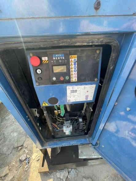 مولد 4 سلندر 15 kva  نسبت الكاتم 90% السعر 32 وبيه مجال الاتصال على الرقم ***********
