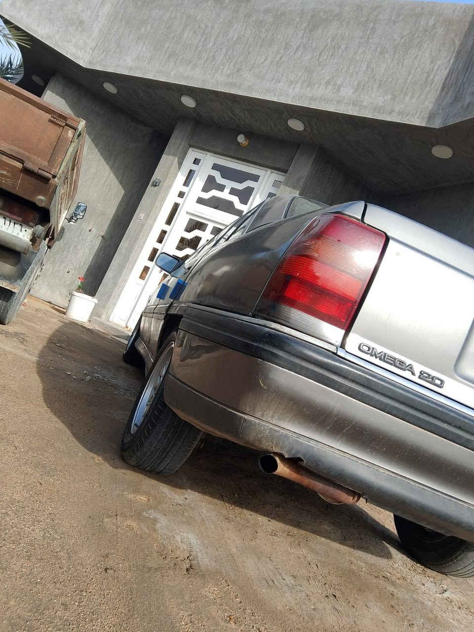 السلام عليكم.
اوبل اوميكا موديل 1992 حجم 20 السياره متعوب عليها   من كلشي كلشي شغال ماكو نقص بيها  تجي واتشوف كدامك ‏‪***********‬‏
