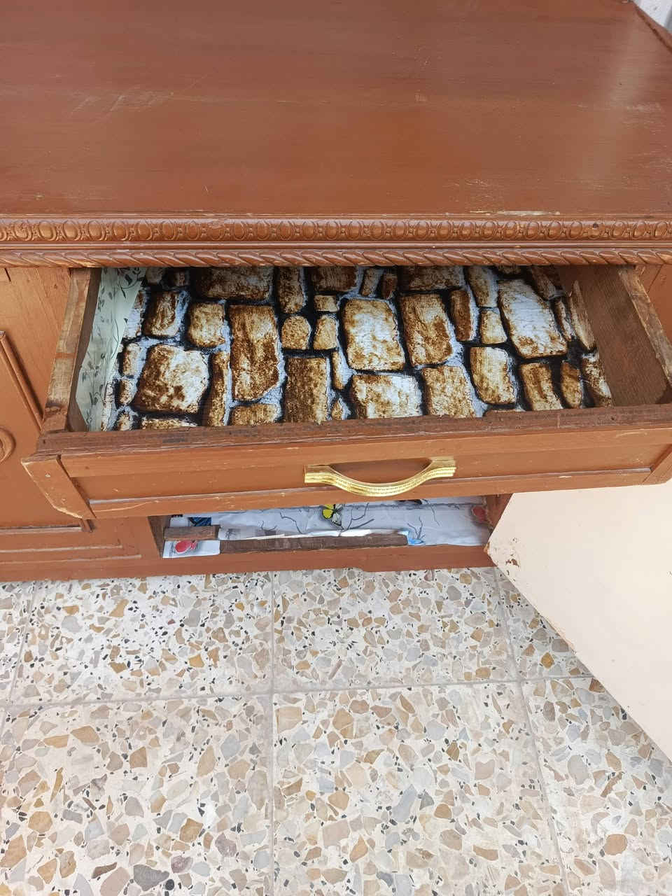 غراض كلهه نظيفه عل فحص اي حاجه تعجبكم دزولي صور عل خاص ونطيكم السعر مكاني ابو غريب خرنابات شارع السجه ***********
