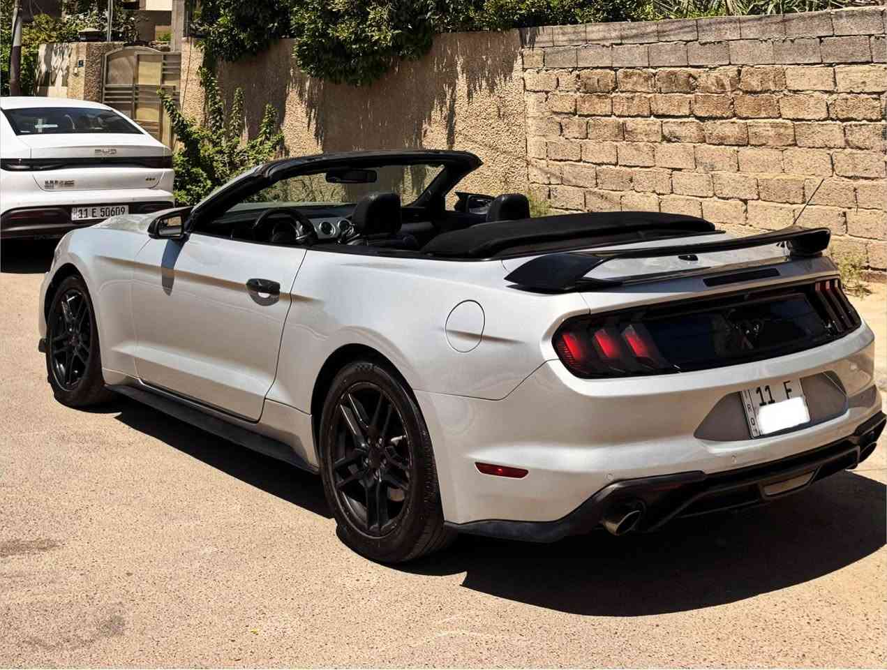 السلام عليكم
رقمي ***********
فورد موستنك 2019 GT - محرك EcoBoost
رقم بغداد الجديد بأسمي / ماشيه 54 الف
المحرك والكير مكفولات من الفتح والتصليح
 اني مستوردها وجان مابيها صبغ ولا تبديل بس بالعراق تعرضت للتخريب ونصبغت عام بدون اي تبديل
مواصفات فول
الكشنات تدفئة و تبريد - شفتات ستيرن - شاشة كبيرة - بصمة - تشغيل عن بعد - رادارات جانبيه وخلفيه - كشنات جلد + تحكم كهرباء - كاميرا خلفيه وبعد هواي مواصفات
السعر 108 وبي مجال بسيط ان شاءالله
مكاني بغداد / السيدية بغداد, العراق
