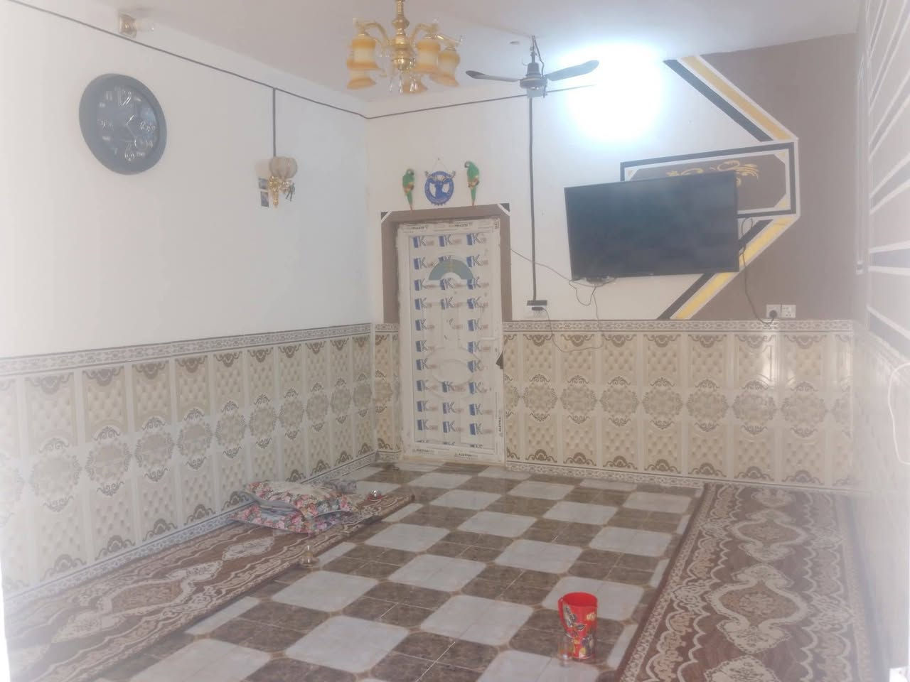 طابو زراعي سند ٢٥
بيت يتكون من مشتمل صغير وبيت وحديقه وحمامات وصاله العنوان 
بعقوبة دوره الباويه قرب مرورديالى 
يتوفر كافه الخدمات تبليط ماء مولد مجاري 

السعر خاص او تصال ع رقم ***********
