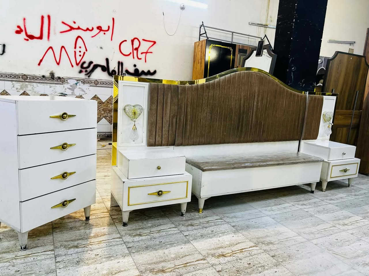 غرفة نوم تركي موديـل حديث😍💥
نضافة85💯 
عدد القطع / 8
نضام / ابواب 🦋✨
سعر / 625🤍✨
شد ونقل داخل بغداد مجاني🛻
يوجود توصيل محافضات
سكرين للغرفه والحجز خاص 🫲


**إذا كنت صاحب هذا الإعلان وتريد حذفه لأي سبب، رجاءا أرسل رسالة إلى الدعم الفني**