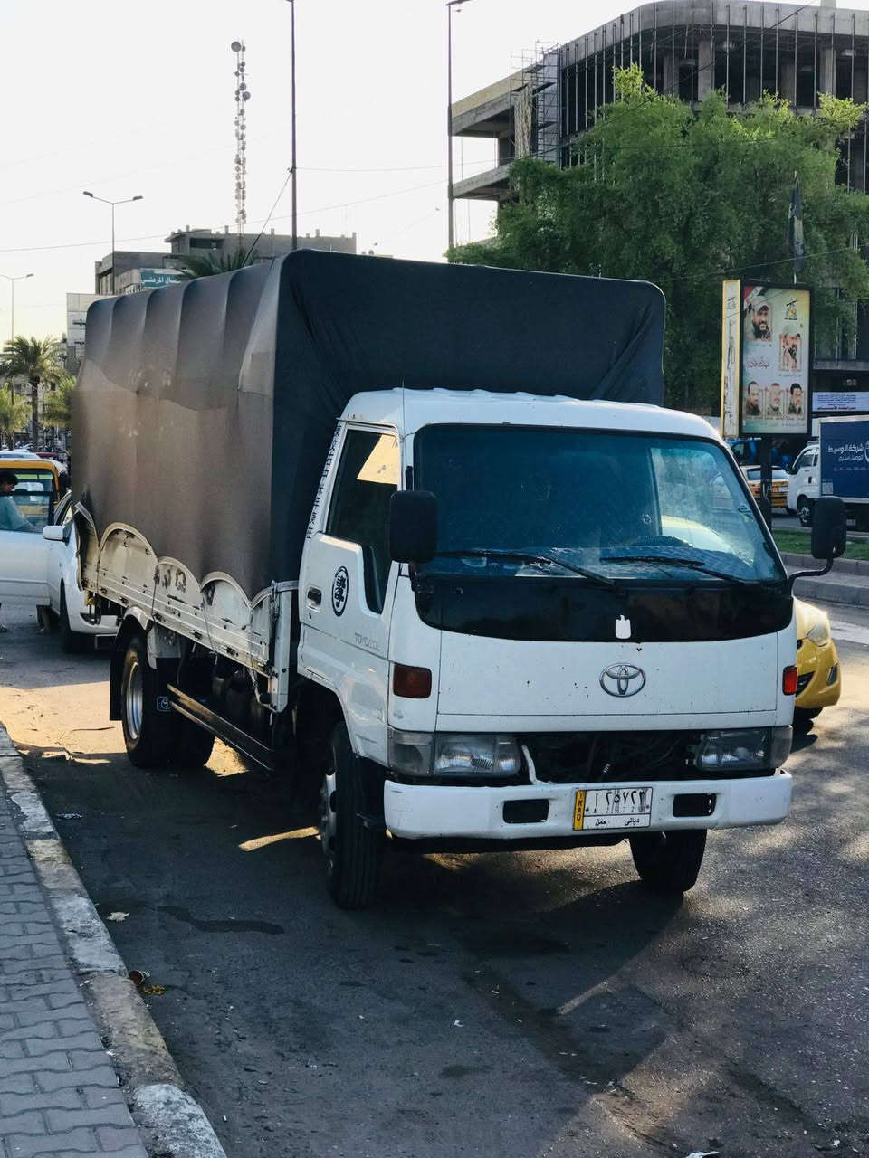 السلام عليكم تويوتا راس الثور موديل 96 كير محرك اكسل شاصي مكفول تبريد ثلج شغال اطارات 16/700 جوبلس بريك الامامي دكس سنويه2027 جاهزه للعمل لاصرف ولا تبخير رقم السيارة ديالى مشروع وطني السعر90 وبيها مجال مكان السياره بغداد للاستفسار الاتصال على ***********
