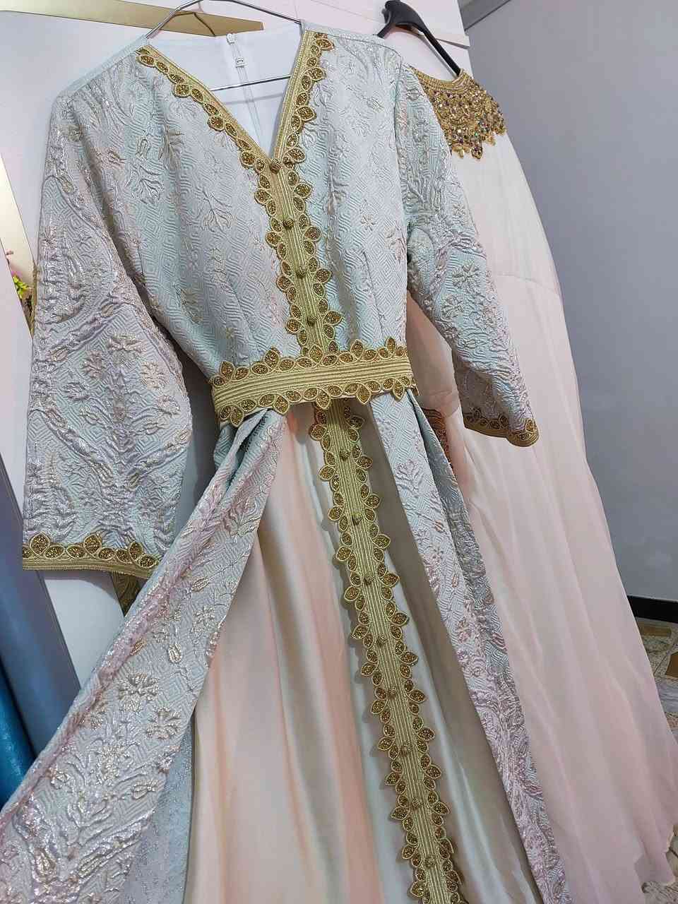 السلام عليكم بنات عندي هءه القفطان يلبس قياس ٤٢ يعني اكس لارج جديد كلش وراقي اريده ب ٣٥ مكاني بغداد عندي توصيل


**إذا كنت صاحب هذا الإعلان وتريد حذفه لأي سبب، رجاءا أرسل رسالة إلى الدعم الفني**