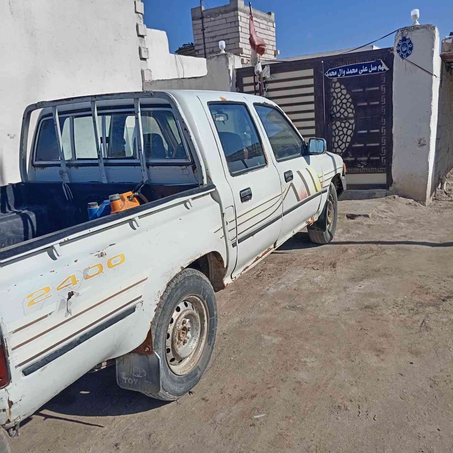 السلام عليكم  تيوته البيع موديل 93  رقم ذي قار محرك ونجي سته سلندر مشروع وطني السعر 40 وبيه مجال  الشراي يتصل  ***********
