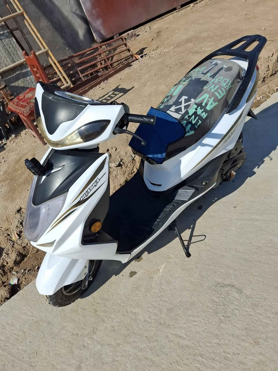 دراجه صيني مكينه مجفته وهسه بيها ضعف موديل 20
باتري ضعيف تشتغل هندر كهربائيات كلها شغاله السعر 250 
قضاء النصر ***********
