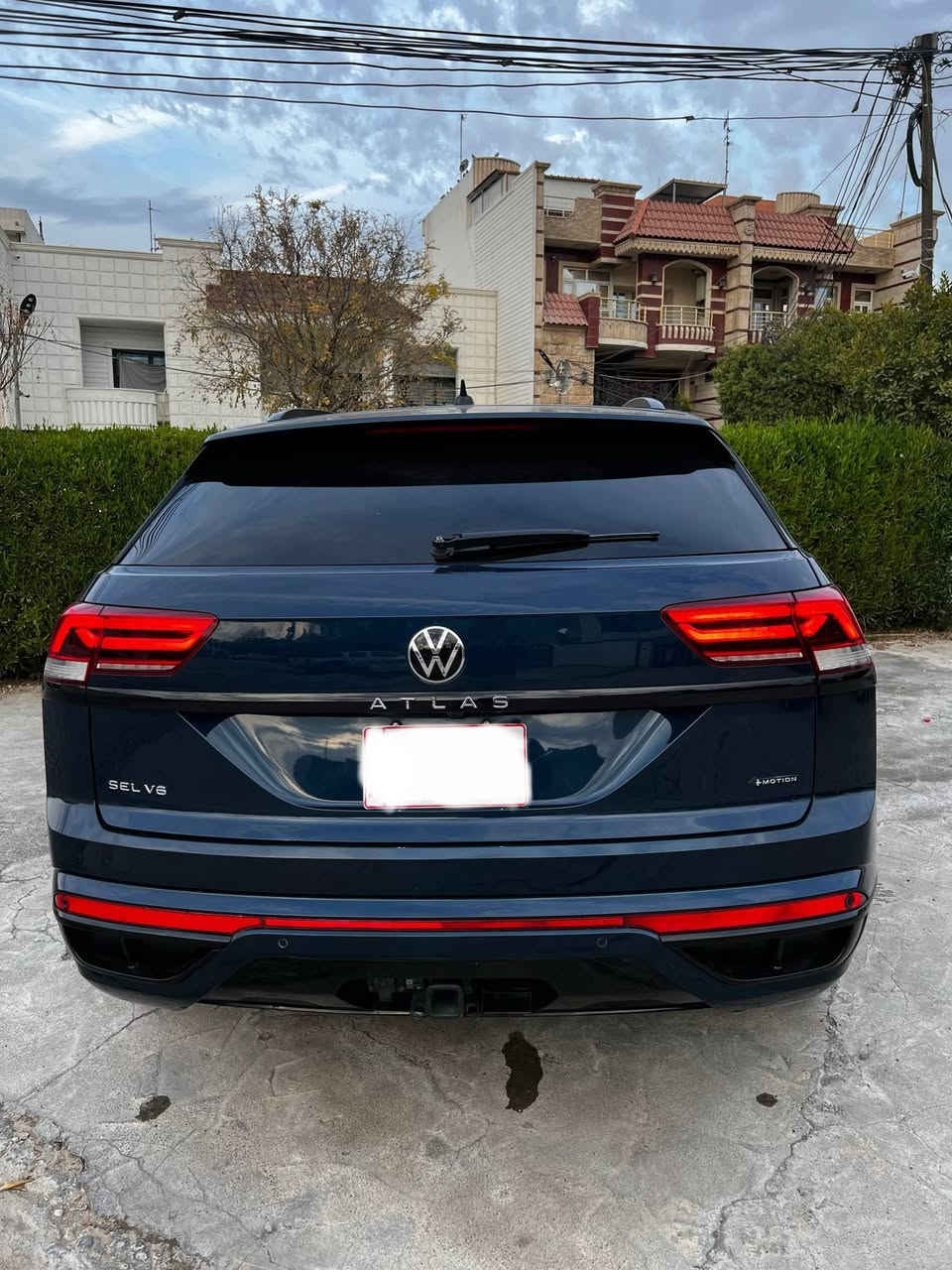 أطلس كروس سبورت موديل ٢٠٢٣ مواصفات SEL R-line blak محرك ٦ سلندر ٥ راكب ماشية ٣١ الف داخل بيجي بدون صبغ بدون ايرباك مكانين صغير تعديل فقط صورة حادث موجود فول فول بانوراما فور ويل داخل ليد رادارات وحساس أمامي وجانبي وخلفي سعر ٢٩٥ ورقة مكان السيارة اربيل *********** واتس آب *********** كورك
