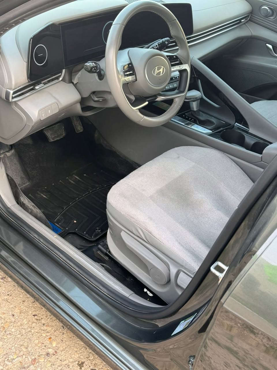 السلام عليكم النترا 2024 وارد امريكي حادثها جداً بسيط فقط بارد بل بنيد والباقي مكفول السيارة فول موصفات ماشية ١٨ الف السيارة رقم انبار معوقين اتكفل بيها تحويل  و اسوي وكالة للمشتري موصفات بصمة فتحة شاشة متصلة شاشة دجتل كامرة خلفية حساسات كشنات تدفئة وباقي الموصفات المعروفة السعر 160 وبيها مجال حك الجية المكان بغداد التاجي رقمي ***********
