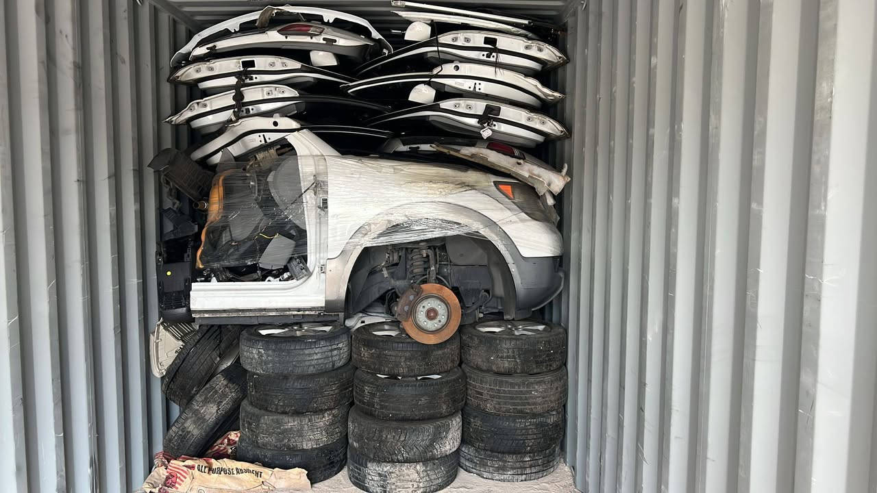 سلام عليكم من رخصة الأدمن المحترم
إلى أصحاب المحلات عندي  ٦ كصات مهافي ٦ سلندر
+ وحدة ٨ سلندر موعد الوصول أن شاءالله  
يوم  ١/١/ ٢٠٢٦ يوجد مع الكصات قماير + جاملغات خلفية يمنة ويسرا مع الكزوزات الأوان ٢ ابيض + ٢ احمر + ٢ اسود + ١ مشمشي سعر الكصة الوحدة ٤٤ ورقة البيع ٧ كصات شلع سيارة او سيارتين ما ابيع اعذروني  

 وايضا تتوفر لدينا حسابات المزادات الأمريكية والكندية منخفضة العمولة اليحب يشتري مباشر اني بل خدمة والتقطيع والنقل علينا 

العنوان بغداد الأمين الثانية قرب مطعم الرياضي محلات العادل للمزادات الأمريكية والكندية 

للإستفسار 
عادل ابو أية 
*********** 
***********
     او 
سيف الباشا 
***********
