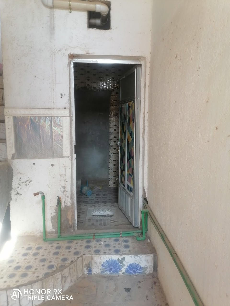 بيت للبيع الشطره السيديه خلفي  طابقين الطابق الثاني غرفتين كبار والارضي غرفه وصاله وديوان ومطبخ وحمامات والمنطقه داخله بمشروع التبليط سعر البيت 43 مليون وبي مجال البيت طابو صرف باسمي مداور ثاني يوم
***********
