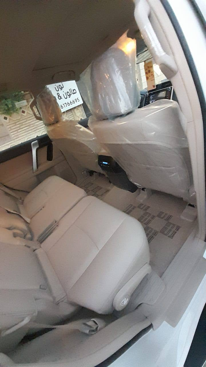 السلام عليكم برادو موديل 2021 رقم بغداد فئة TXS مدنايت اصليه وكالة ساس ماشيه 70 ألف  مكفوله كفاله عامه موصفات فول واحد ع واحد رقم التلفون
***********
