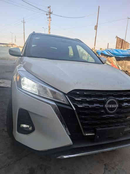 السلام عليكم شباب سياره نيسان كيكس موديل 2023 فئه SR
المواصفات SR 
اللون صدفي 
ماده المقاعد جلد 
عدد المقاعد 5
مواصفات الكاميرا الخلفية
كاميرا 360
مستشعر وقوف 
بصمة
مراقبة النقطة العميأ
التحكم التلقائي في درجه الحراره 
مصابيح زينون الأماميه 
أبل كاربلاي 
التشغيل عن بعد 
شاشة
مثبت السرعة 
المصابيح الاماميه ليد 
كشافات ضباب 
ABS
قفل مركزي الابواب... 
الضرر : جاملغ وبابين وايرباك الاتصال الرقم الهاتف ( ***********) أو خاص السعر ( 115) وبيها مجال (لوعودهم الكاذبه اعدت النشر
