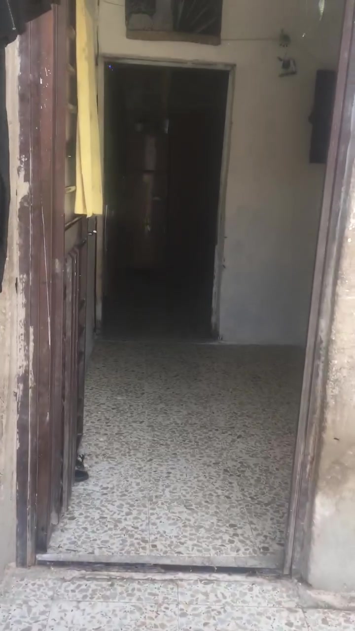 سلام عليكم بيت ام الكبر ستين متر كهرباء مي مجاري تبليط بيت مرتب وحلو يبعد عن شارع لعام ست افرع سعر خمسه وتلاثين وبي مجال***********
