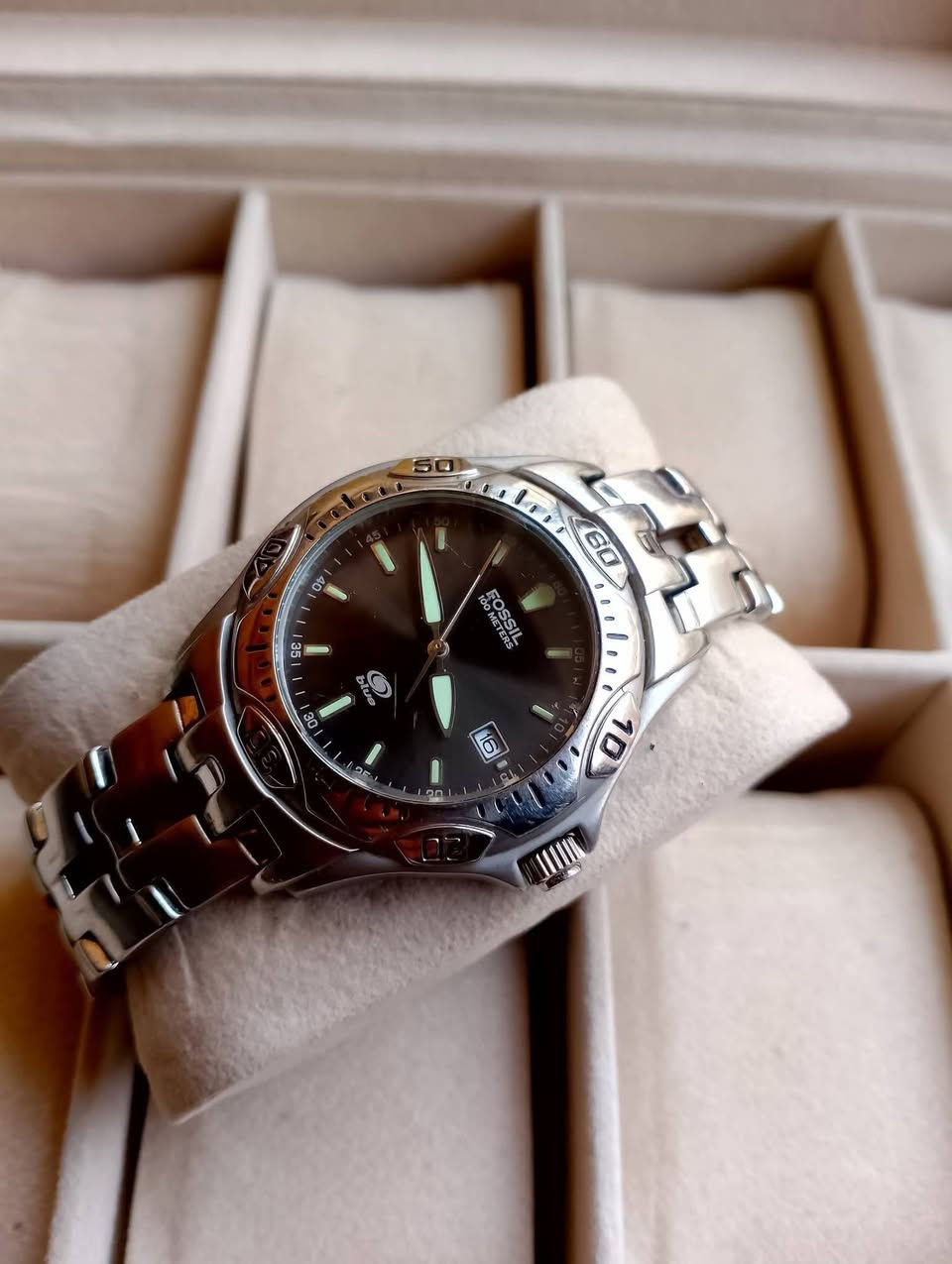 بسم الله الرحمن الرحيم 
تحيه طيبه للجميع ♥️ 
للبيع ساعه فوسيل 
مكينه ياباني اصلي 
سير سل ستيل اصلي 
نافذه لعرض التاريخ 
مكينه بطاريه 
السعر 45 الف 💵💵 
العنوان بغداد الدورة 
يوجد توصيل إلى جميع محافظات العراق وبغداد أيضاً 
للحجز والاستفسار المراسله على الخاص او على الرقم 
ه‍ *********** ☎️ متوفر واتساب
