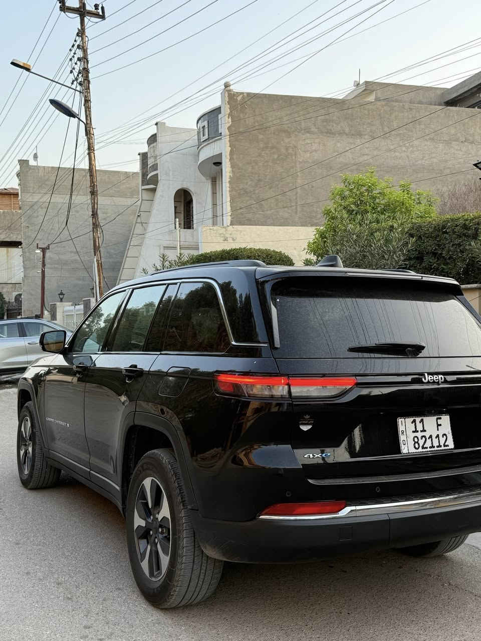 السلام عليكم
جيب كراند شيروكي 2024 بلكن ان (ثلاث انضمه - بانزين -هايبرد -كهرباء ) 
رقم بغداد مكينه 2000 تيربو  
حادث بارد بل جاملغ الأمامي فقط كفاله عامه 
فول مواصفات 
بانوراما 
بصمه تشغيل عن بعد
جنطه كهرباء 
شاشه ديجتال 
انضمه ترحيب 
كير ماوس 
كشنات جلد وكهرباء 
تدفئه كشنات واستيرن
شحن ذاتي 
شحن لاسلكي 
فور ويل 
٧ مودات قياده 
تحديد مسار وقياده  ذاتيه
العنوان بغداد الغزاليه 
رقم ***********
السعر 325
