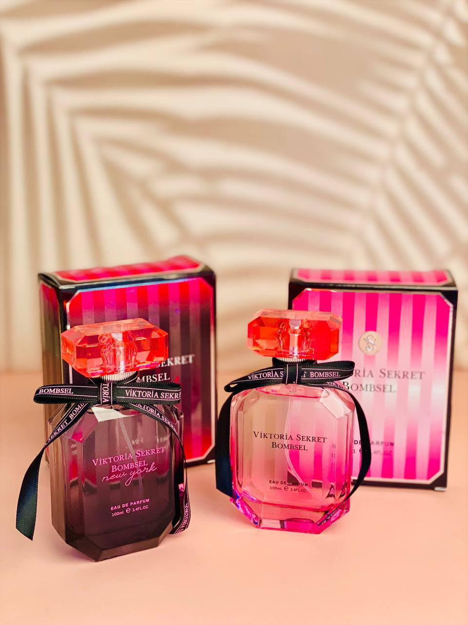 Victoria secret Bombshell 
فكتوريا سكرت عطر نسائي يحمل مجموعة من المشاعر والأحاسيس في تركيبته تجعل كل أنثى تنبض بالسعادة 🌷لأنكِ الأرقى اذن تستحقينه🌷
VICTORIA'S SECRET BOMBSHELL
عطر فكتوريا سكرت بومبشيل النسائي_
فكتوريا سيكرت بومشيل عطر رائع من العائلة الفاكهية الزهرية الفواحة برائحة تضج بالحياة والانتعاش تدوم طويلا. بمزيج من المكونات المتناسقة مع بعضها البعض لتعطيك الشعور بالجاذبية والثقة طوال اليوم

إفتتاحية العطر 🩷 الباشون فروت، الجريب فروت، الأناناس، اليوسفي و الفراولة
قلب العطر 💜 الفاوانيا، أوركيد الفانيلا، التوت الأحمر، الياسمين و زنابق الوادي
قاعدة العطر 🩷 تتكون من المسك، الأخشاب و طحلب البلوط❤️❤️❤️❤️🌹
الحجم 100ml
#لايك_مي #بيع_لايكات #لايكاتكم_تسعدني #دعم_حسابات #إعجاب #حب #الايك #متابعه


**إذا كنت صاحب هذا الإعلان وتريد حذفه لأي سبب، رجاءا أرسل رسالة إلى الدعم الفني**