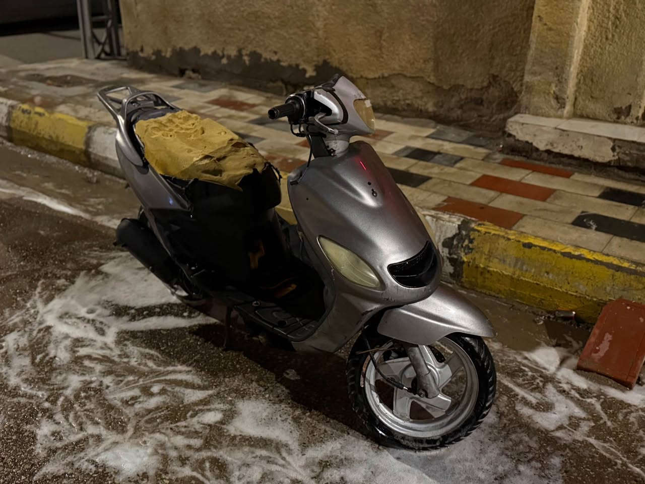 دراجه اكزز ما مفتوحه ابيع مفتوحه كلشي شغال بيها بس السلف ميشتغل السعر ٥٥٠ 
رقم الهاتف 
*********** ناصرية, ذي قار
