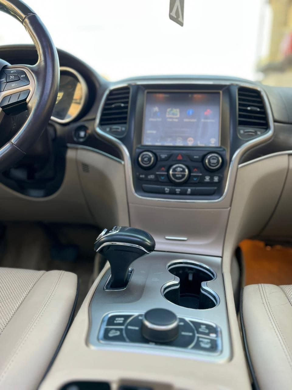 جيب شيروكي
اوفر لاند معروفه مواصفاته
موديل 2015
فول مواصفات
رقم السياره واسط تحويل مباشر
سونار السياره مرفق مع الصوره
السعر 200$
مكان السياره ناصريه مركز

***********
