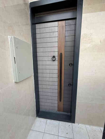 السلام عليكم دار للبيع مساحه 50م واجهه 5م نزال 10م يحتوي على استقبال ومطبخ و3 غرف نوم مكان مميز منطقه الري خلف مسبح الرافدين على شارع 15 مقابيله منتزه السعر 185وبي مجال بسيط 
للاستفسار ***********
