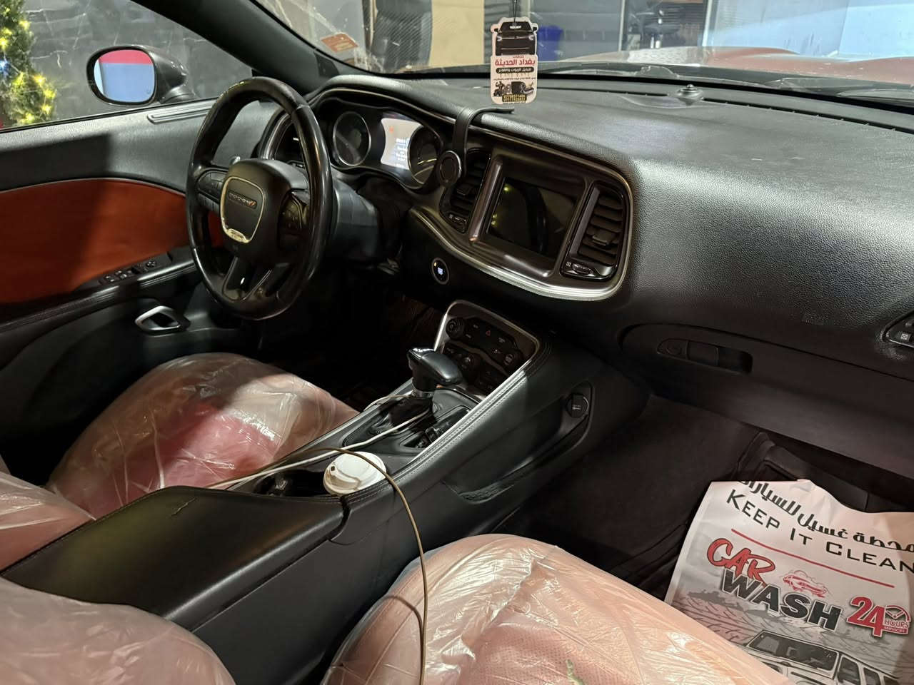 السلام عليكم
للبيع دودج جالنجر 2018 SXT 
مواصفات السيارة :
-بصمة +تشغيل عن بعد + بصمة ابواب 
-شاشة + كاربلاي+ كامرا خلفية 
-منظومة زينون لايت امامي قوية جدا 
-صدر امامي + خلفي جديد قبل اسبوع مشتغله 
-ويل كب رياضي جديد حجم 20 مع تخم تاير جديد تو سايز (الخلفي 275 و الامامي 245 )
-ادامة كاملة من كل نقص بلكات و فيت بم و كلشي جديد 
-سيارة ستوك لا مبرمجة و لا بيها اي اضافات 
حادث السيارة كلش حلو جاملغ سرقة و دعامية خلفية مبدلة و الصور بالمنشور 
سيارة ما بيها اي نقص و لا بيها حادث قوي و نظيفة جدا 
سعرها 165 و بيها مجال بسيط 
رقمي *********** 
مكاني بغداد المنصور
