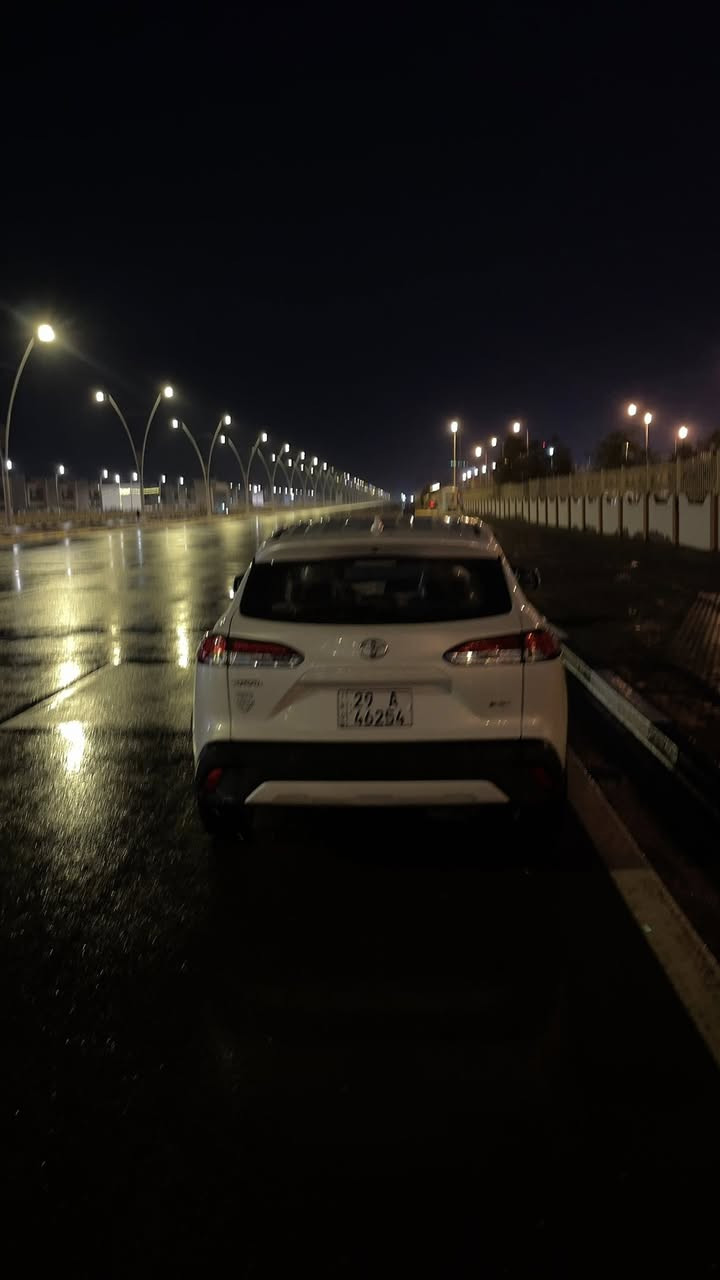 السلام عليكم كورلا كروس 2025 صيني فول مواصفات ماشيه 18000 كفاله عامه السياره رقم كوت باسمي تحويل ثاني يوم 
مكاني بصره 
  
محرك 2000 سي سي - 4 سلندر هايبرد دفع أمامي 
نافل حركه 6نمر 
جنوط قياس 17 إنش
حمالات
دخول وتشغيل بصمة (عدد 2) ذكي 
إشارات على المرايا الجانبية
تحكم كهربائي كامل بالنوافذ
مقاعد مخمل
تبريد أمامي وخلفي
نظام مراقبة ضغط الإطارات TPMS
نظام رادار أمامي ومثبت سرعة
أنظمة سلامة متقدمة:•

نظام تحذير التصادم الأمامي
نظام التوقف التلقائي.

نظام تحذير الخروج من المسار.
نظام البقاء داخل المسار
ABS نظام
**USB-CC منافذ
السعر : 180 وبيها مجال بسيط
***********
