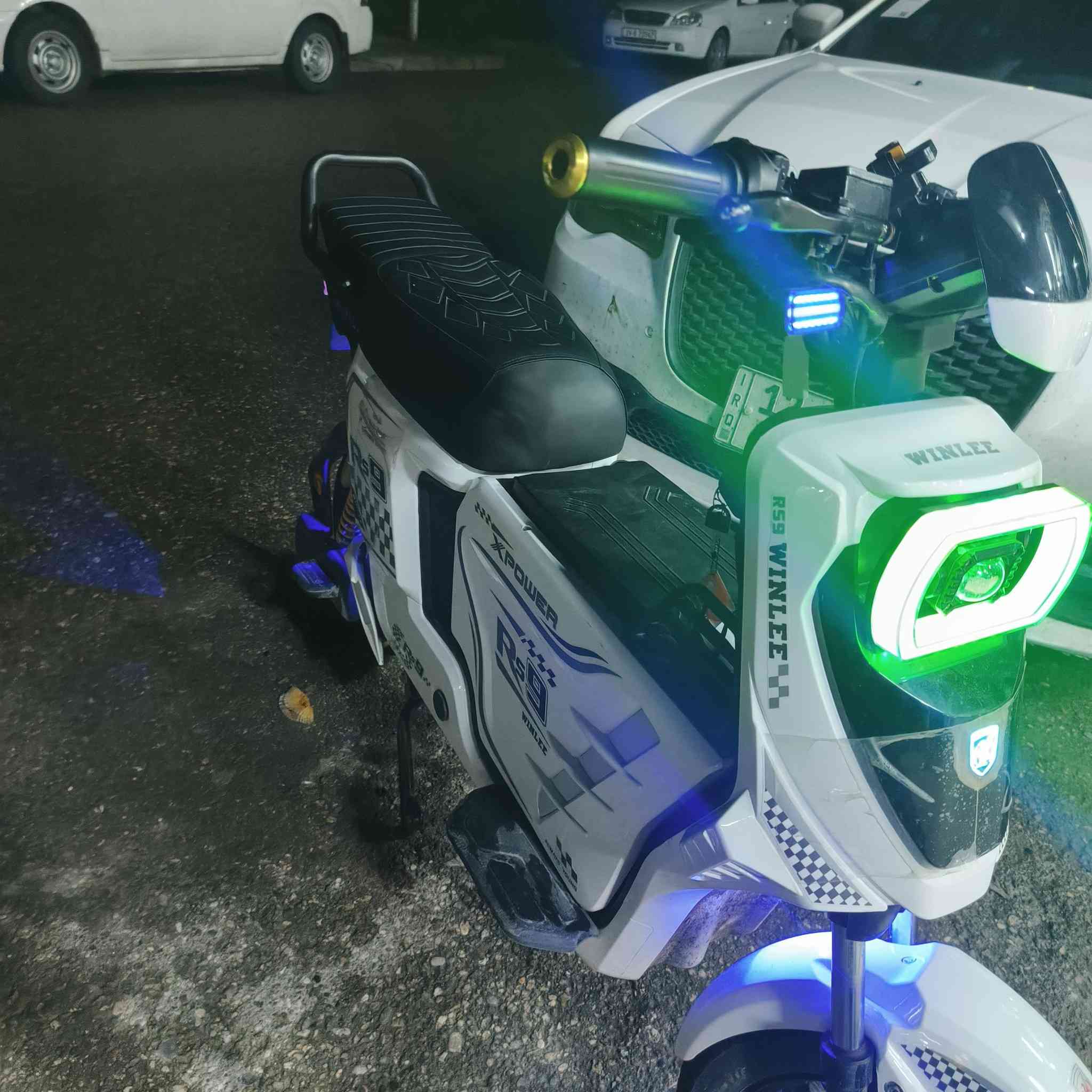 للبيع ماطور شحن Rs9. موديل 2026
خمس بطاريات
32امبير الماطور صارلو 4شهر 
والوصل مالو موجود
السعر450وبيه مجال
للتوصل ***********
