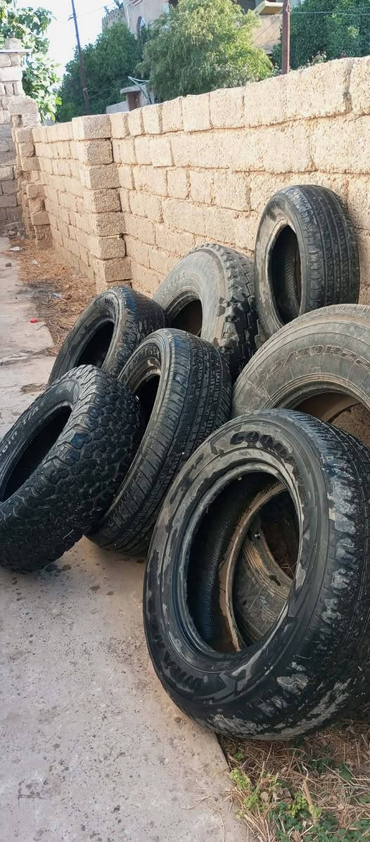 السلام عليكم، تواير حجم18 عدد 3.
السعر 20.
+تواير گلابات عدد2 
السعر 30
+تاير عدد1 جبلية
 السعر 10          الشراي يتصل عله الرقم ***********
