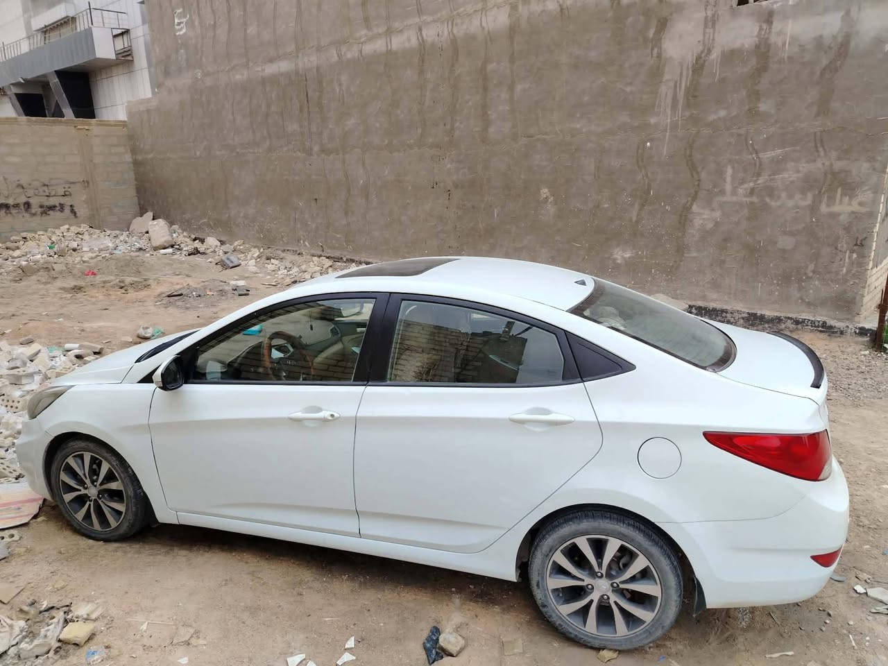 اكسنت خليجي ٢٠١٤
اللون ابيض
المحرك ١٦٠٠ دكشن عالي 
فتحه بالسقف
شاشة تاب بيها نظام GPS
كاميرا خلفية
حساسات خلفية
ABS
EPS
ECO نظام اقتصاد البانزين
اشاير بالمري
كير اوتو وعادي
الداخل لونين
الجنطة تنفتح بالريمونت
تحكم استيرن جهتين
ويل كب خمس تايرات
حجم التاير ١٦

السعر 100 

الاسفسار 

***********
