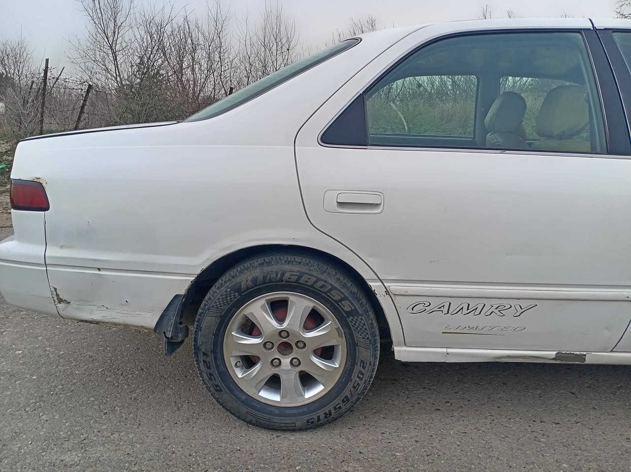 السلام عليكم ورحمة الله وبركاته 
كامري  موديل 2000 وارد امريكي السياره مصبوغه حزام محرك تبريد تخم تاير جديد كير كايم السعر ٦٥ وبيها مجال مكان السياره الضلوعيه  ***********
