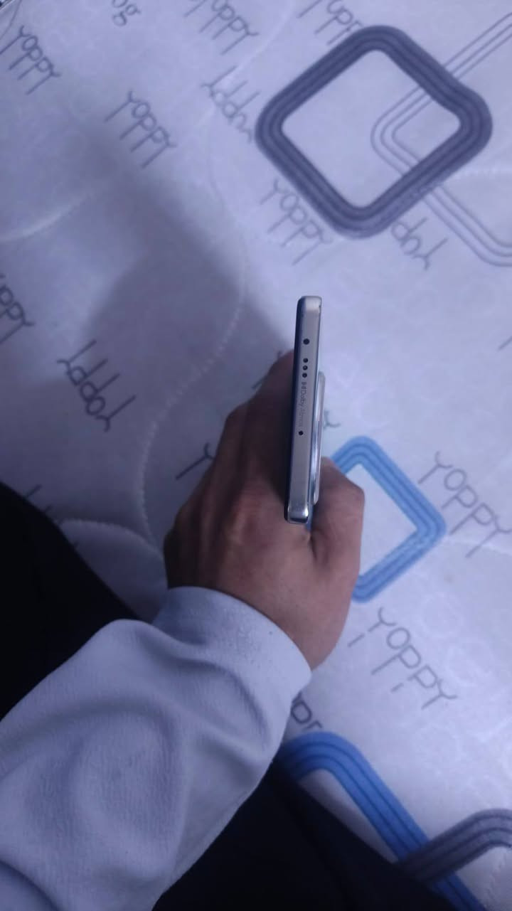للبيع جاهاز ما مفتوح TECNO CAMON 30  السعر 225 مكان موصل الأيسر ***********
