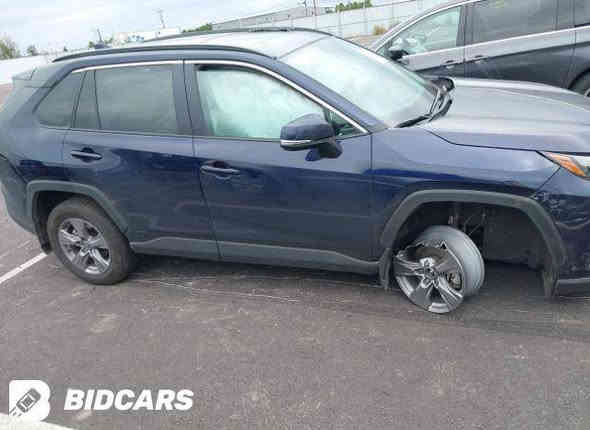 راف فور هايبرد موديل ٢٤ سياره كلين موصفات XLEمكفوله من الضربه والصبغ ماشيه26ميل السعر275وبيه مجال ***********
