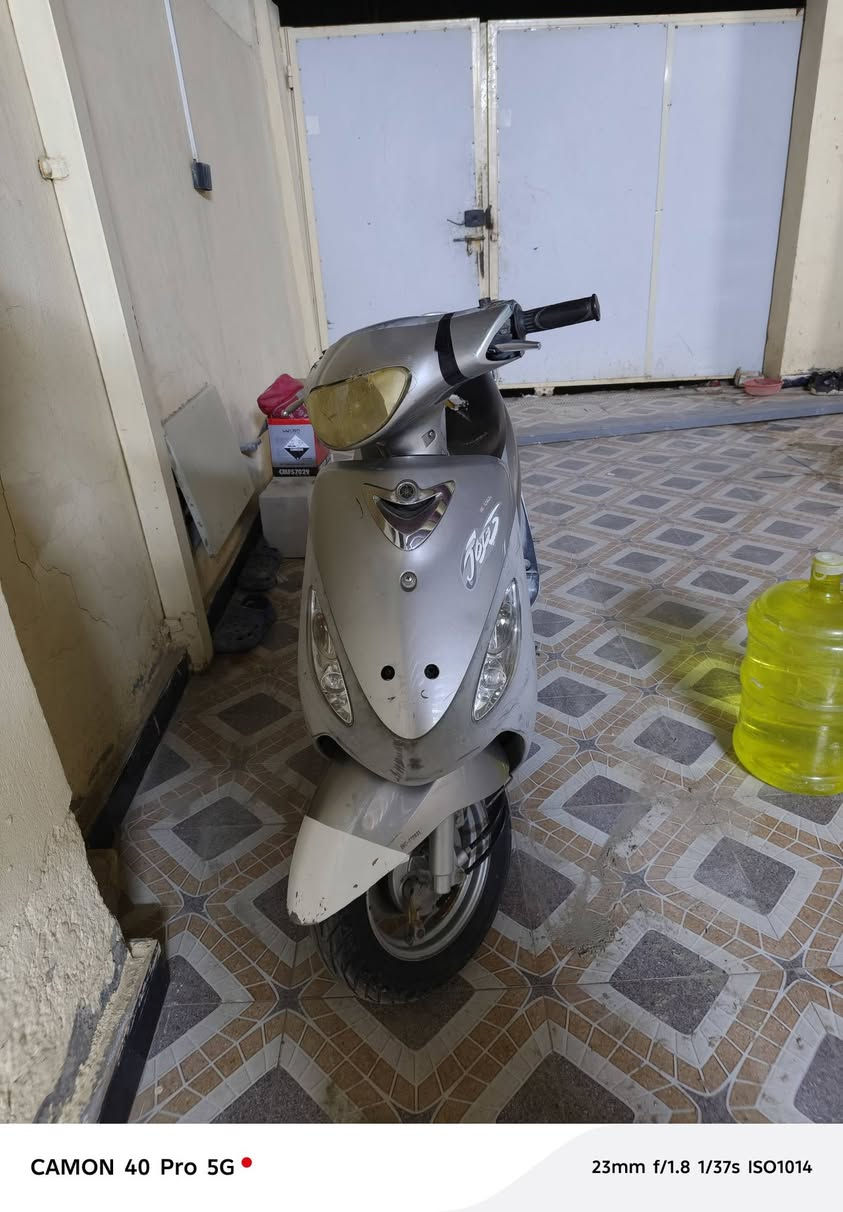 دراجه مكفوله مكاتبه باسمي المكينة ما مفتوحه الشراي بخدمته السعر ٦٠٠المكان ديوانية ال حمد. ***********هـ الدراجة باله
