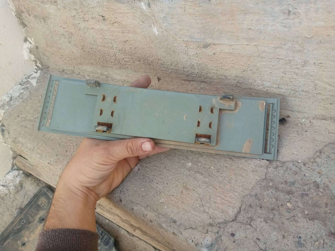 غراض سياره للبيع تخم وايرات مال بلكات سياره افيو شغالات مابهن عيب 5الاف وجك سياره يريد تصليح 5اللف ومرايات سياره على 5اللف الوحده  وسيت لقم جديد ما مستخدم ويا راجز 5اللف  وظاغطه مال قايش افيو 5اللف  وتخم نوزلات افيو شغالات ب10اللف***********
