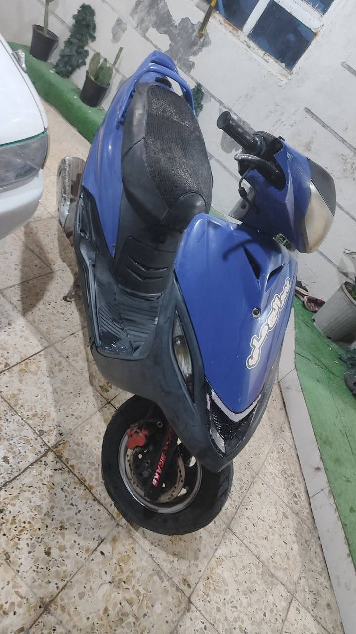 سلام عليكم دراجه للبيع شغاله سلف هندر نضيفه مثل ما واضحه… 
مكان القرنه نهر الباشه الرقم ***********
