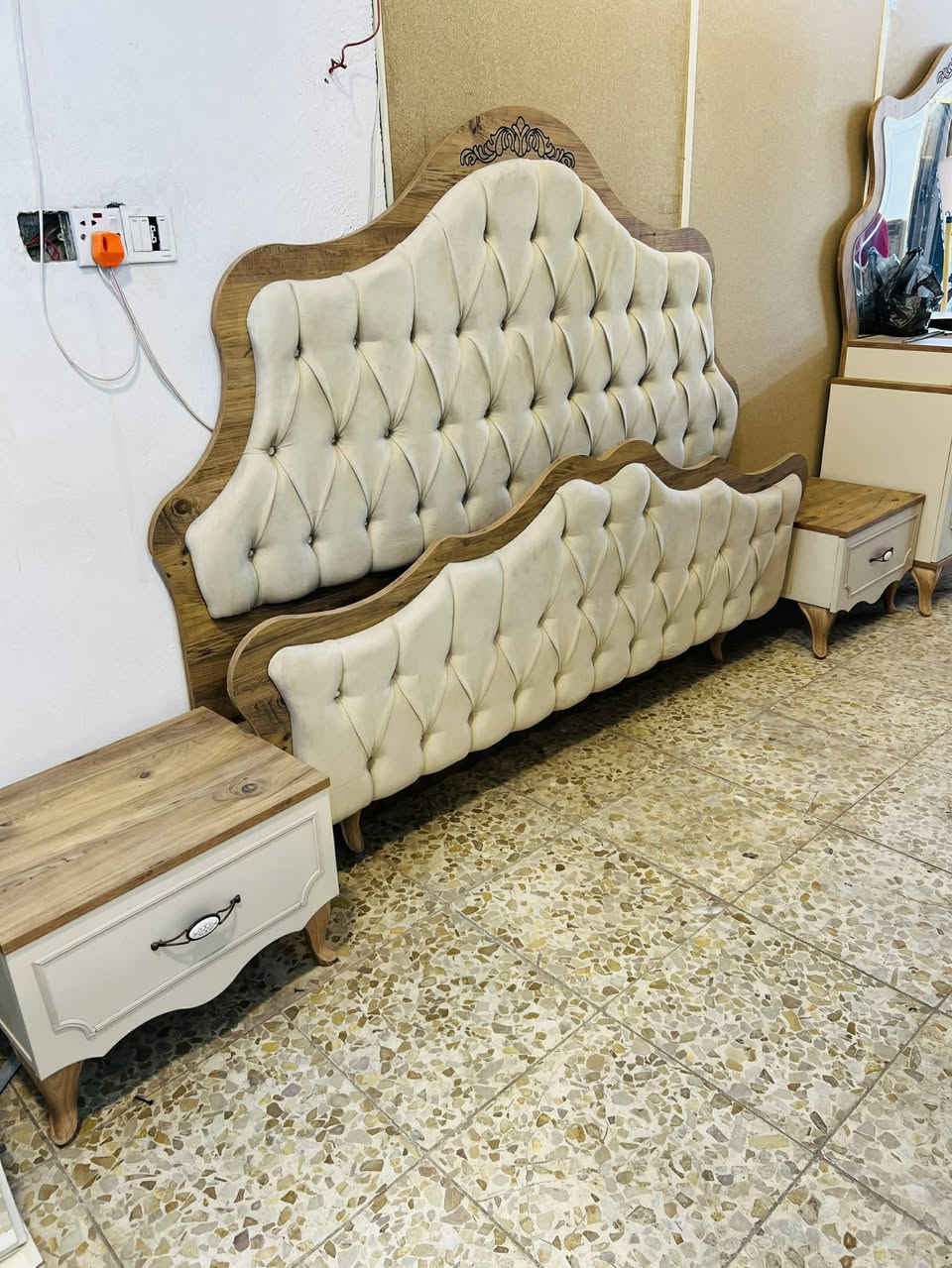 ✨ غرفة تركي كانتري الاصلي 10 قطع✨
 ضهر بلوك سرير مخزن
✨ نظافة 95 /💯
🚚 شد ونقل مجاني داخل بغداد
📦 توصيل للمحافظات بكروه


**إذا كنت صاحب هذا الإعلان وتريد حذفه لأي سبب، رجاءا أرسل رسالة إلى الدعم الفني**