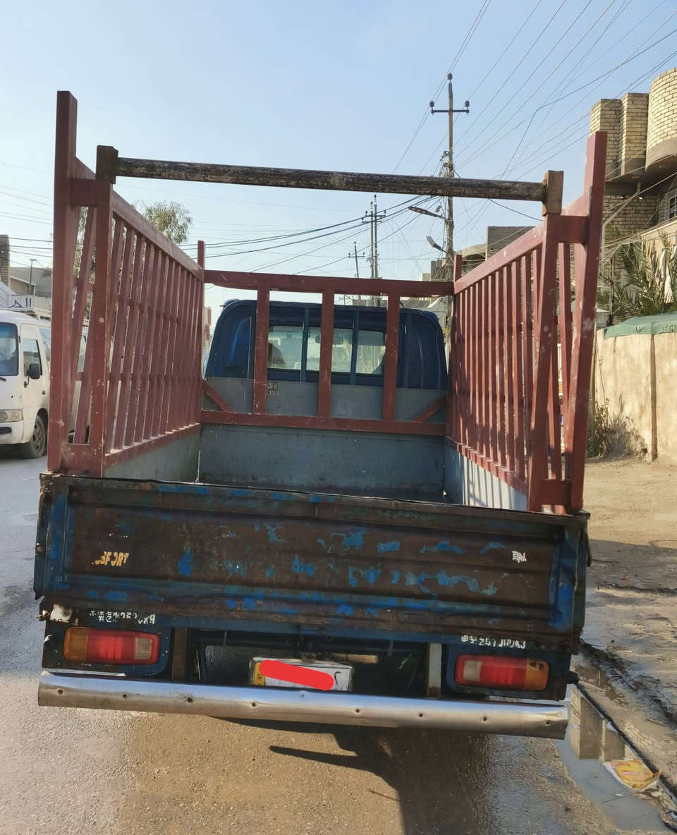 كيا ام عيون  موديل 2000 قلاب السعر ٦٥ وبيها مجال بسيط سنويه لل٢٧ رقم ديالى كير محرك خير من الله  العنوان بغداد البلديات ***********
