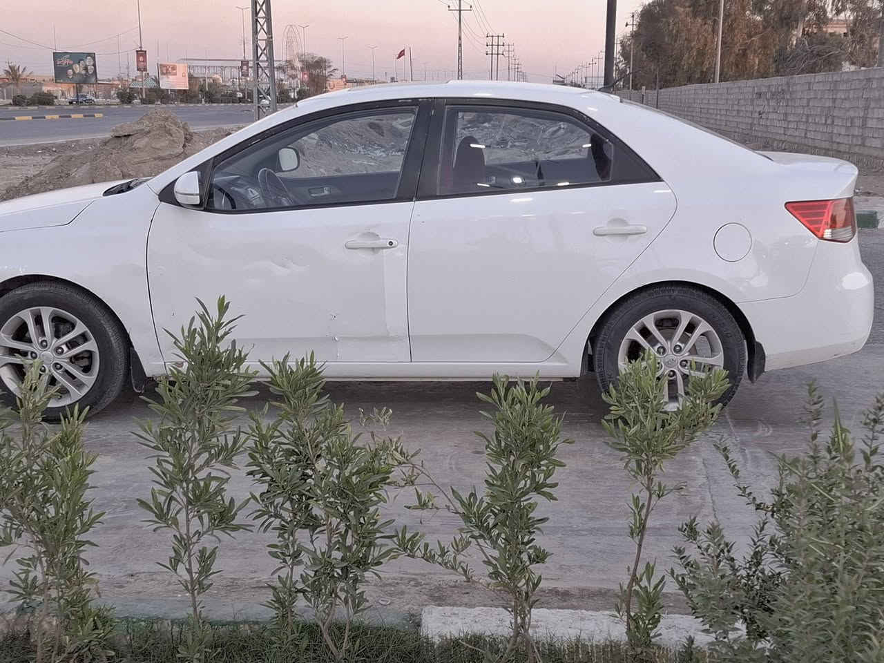 🚗 للبيع: سيراتو 2011 خليجي – نص مواصفات  🚗

سنوية ساقطة، رقم أربيل ✅
فتحة سقف بانوراما لمزيد من الإضاءة والتهوية 🌞
مكينة 1600 قوية وموفرة للوقود ⛽
كاميرا خلفية وشاشة  🎥
تحكمات ستيرن 
مري شفط 
اشاير في المري

جميع التايرات جديدة، حجم 16  🛞
حدادية جديدة +تبريد  ثلج جاهزة ❄️

السيارة نظيفة جدًا، مال بيت
ملاحظات:
ربع باب وربع جاملغ  خلفي عليه أثر خط بسيط رش بدون دواخل 
باب السائق بيه  بارد
💰 السعر: 103$ وبيه مجال 
📍 المكان: كربلاء – طويريج
📞 للتواصل فقط المشترين : ***********
