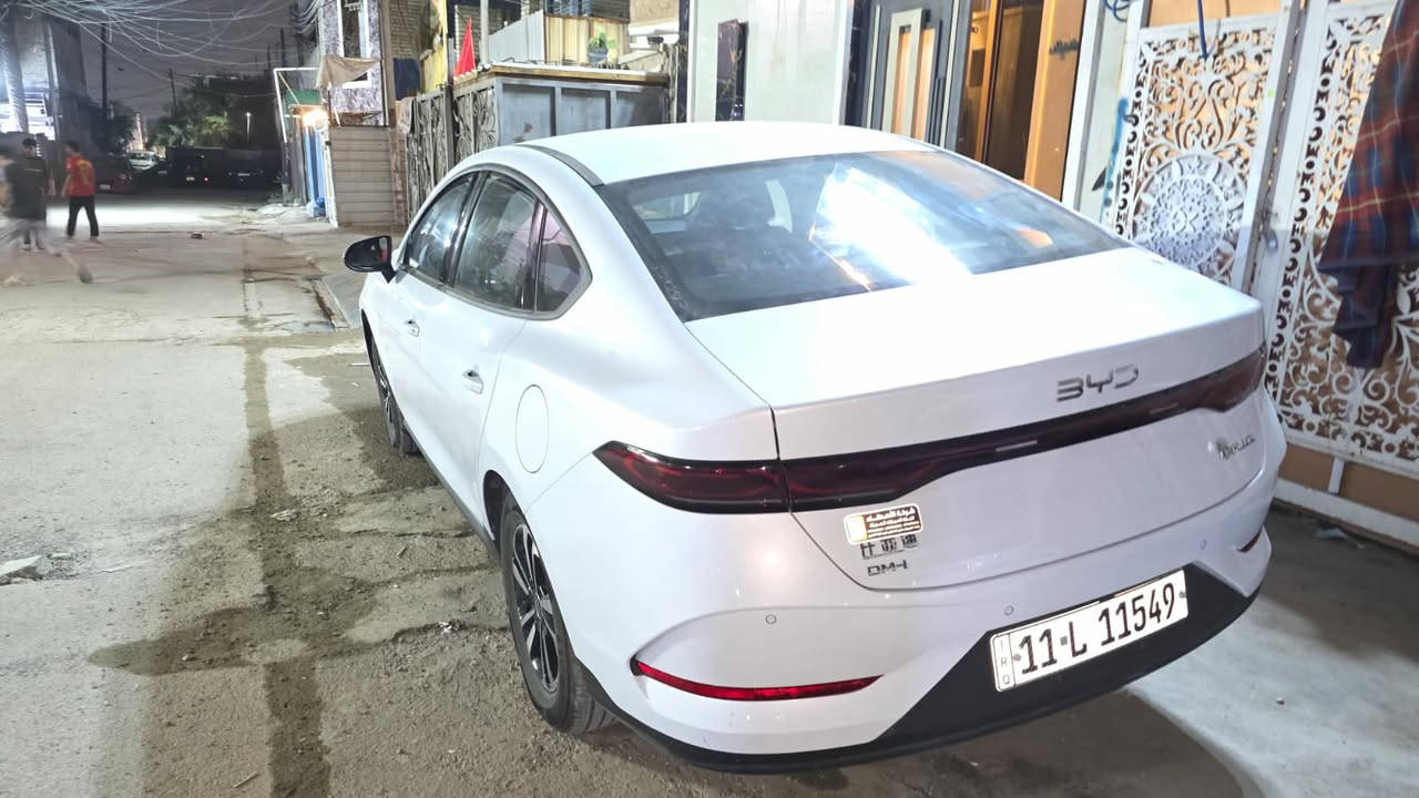 السلام عليكم ByD 2025 كن بلاص مرقم ماشيه2000 وقابل للزيادة مكفولة ويل كب كروم لون ابيض الداخل زيتوني مدوشمه كاعيةوصندوق مع الملاحقات السعر 18مليون رقم ***********
