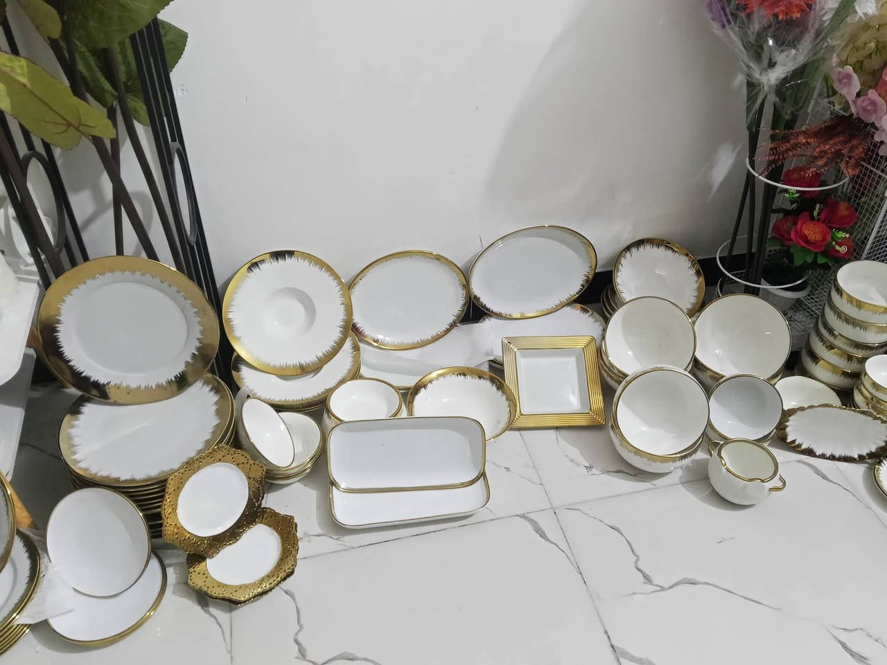 السلام عليكم شباب أغراض منزلية ورد أشجار كرسي هزاز دوشك طفل اماعين تحفيات كلشي بلصور متوفر باسعار مناسبة الشراي يتواصل *********** مكاني بغداد العبيدي حي الرئاسة موجود توصيل الكل المحافظات
