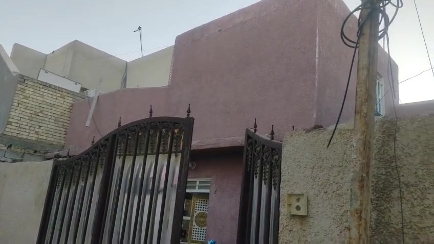 سلام عليكم بيت للبيع مساحه ١٠٠ متر واقع حال ١٢٠ 
التفاصيل اكثر داخل الفديو 
لللاستفسار اكثر الاتصال ‭***********‬
