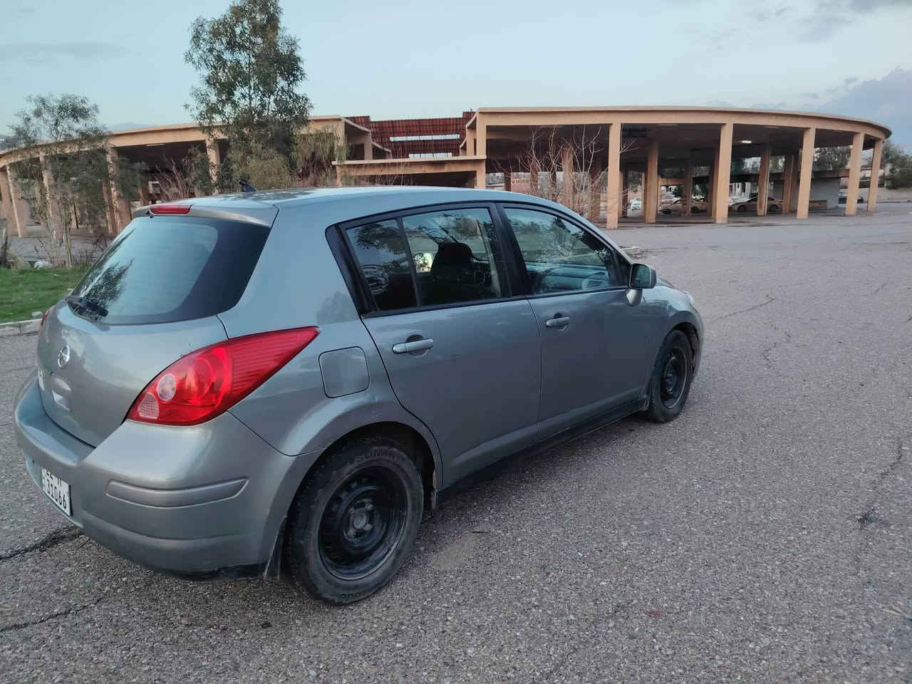 ڤێرسا مۆدێل ٢٠١٢ دوو پارچە و پەلەیەک بۆیاخە بێ ناوگرتن سەیارەکە توند و تۆلە سەیارەیەکی جوانە کالبو نەوەی نیە ڕەقەم و سەنەوی نوێیە تاکو ٢٠٢٩ تەحویل و خرامە بەشەرتە گێر و مەکینە بە شەرتە 
نرخ ٨٠
ژ.م *********** كويسينجاك, أربيل
