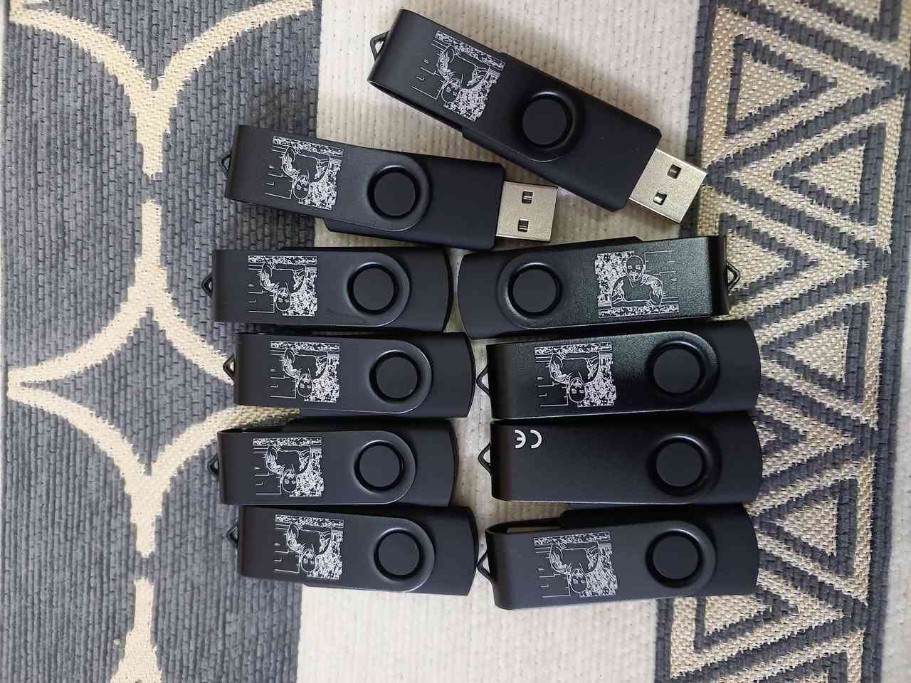 فلاشات وجي بي اس وكيبل نقل معلومات قيم واخذ شلع


**إذا كنت صاحب هذا الإعلان وتريد حذفه لأي سبب، رجاءا أرسل رسالة إلى الدعم الفني**