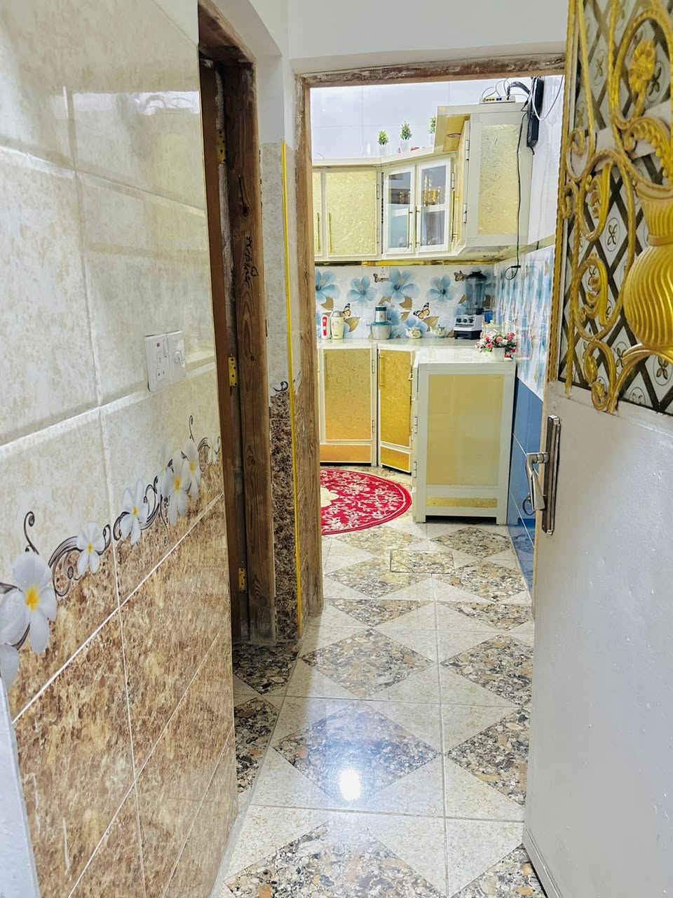 بيت 100 متر 5×20 الموقع النصروالسلام تقاطع الولئ خلف ابو علي للمفاتيح ثاني فرع عن التجاري صف الركن يحتوي على استقبال وصاله ومطبخ وغرفه نوم وطابق ثاني غرفه وبيتونه كبيره السعر (90)
اتصل ***********

