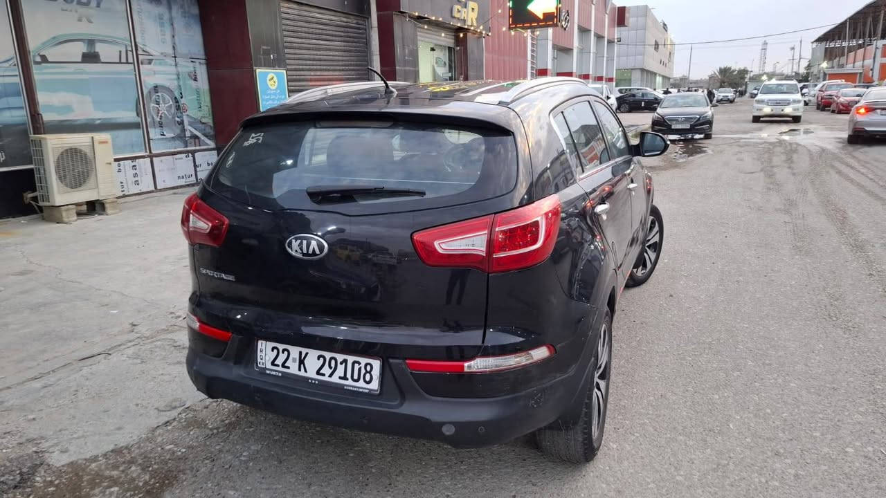 السلام عليكم
سبورتج 2013 
كوري اصل وارد خليجي 
محرك 2400 دوش -  5 ويل كي 
حساس خلفي - اشاير بالمري
كشنات جلد - عليها ادامة كاملة 
 والسونار مرفق اليوم اخذته بيه كل التفاصيل 
السعر المطلوب 130$
مكلف بالنشر
للاستفسار :- ***********
