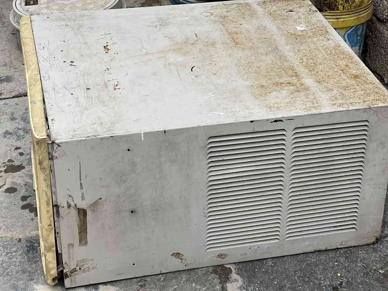 مكيف جنرال الطويل شرط تبريد ثلج دقيقه مايفصل 
نقصه بس شباج امامي مو حلوسعره 300 وبي مجال 
مكاني بغداد رقمي ***********
